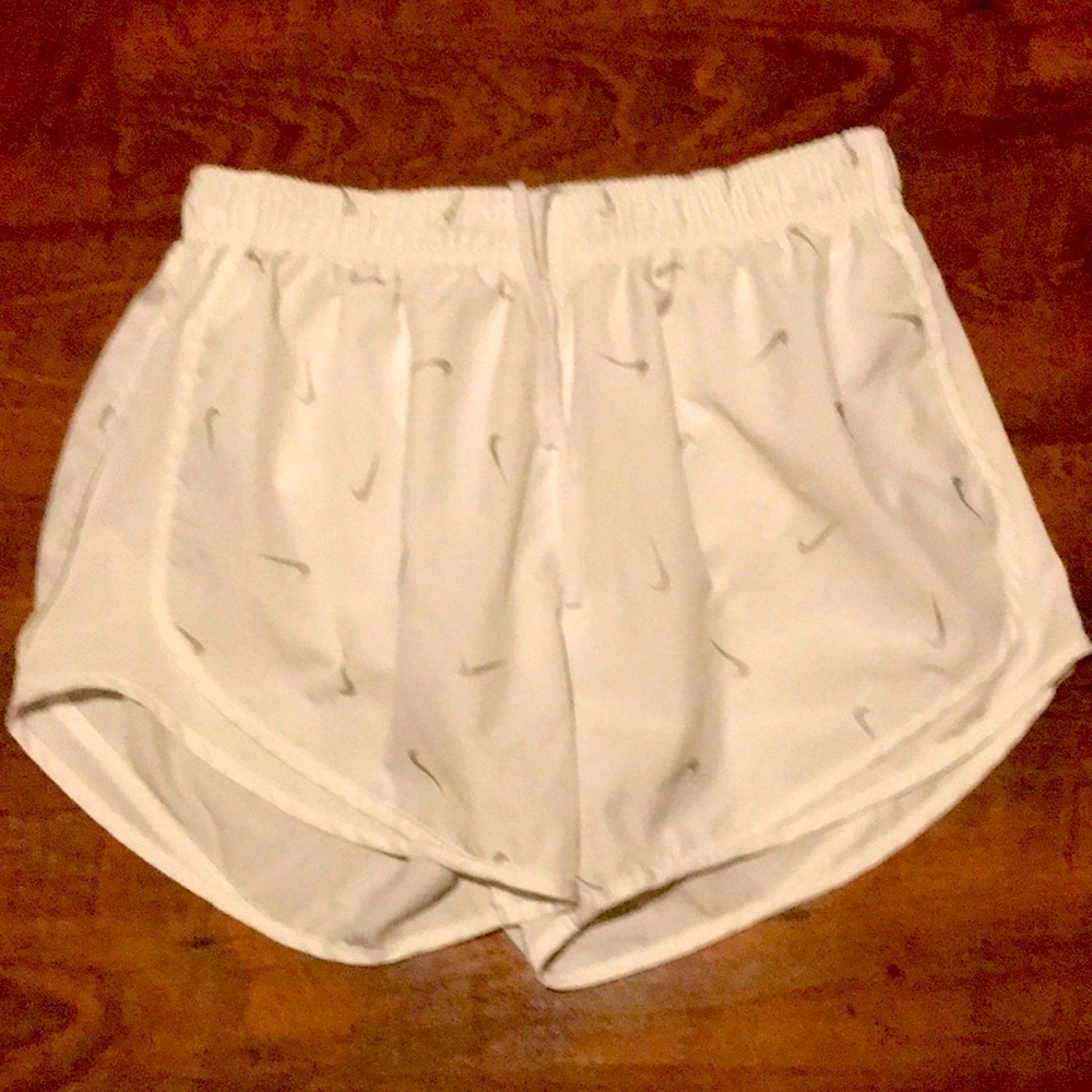 BUNDLE AND SAVE!!! NWOT women’s Nike shorts sz. Large